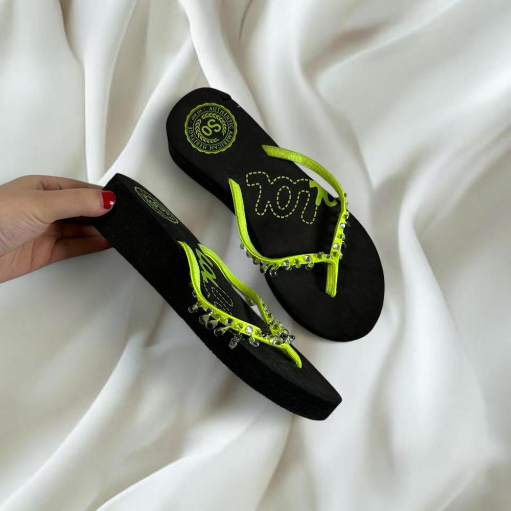 So green black beaded platform wedge thong sandals y2k vintage